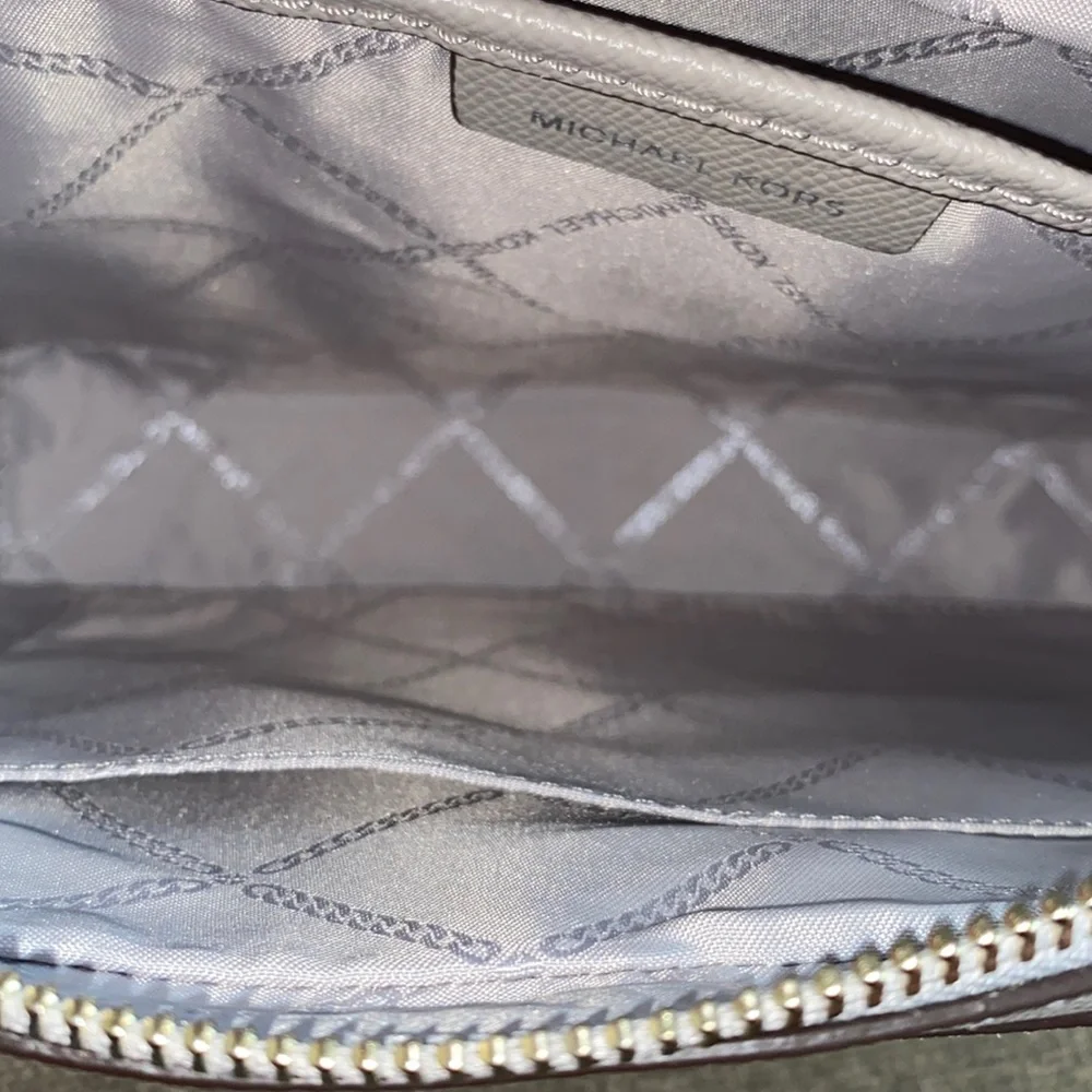 Michael Kors CROSSBODIES/WRISTLET 2pc Set
